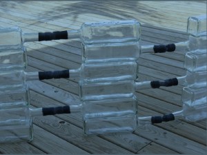 Alexandre DA CUNHA, Habitation Outre-Mer, 2007 bouteilles de rhum Saint-James 70cl, caoutchouc 360 x 42 cm