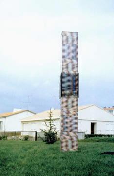 Cruz Diez Colonne chromointerférante