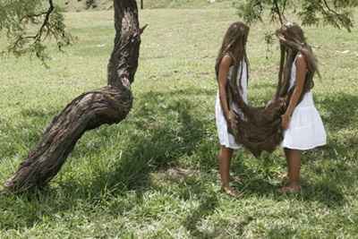 Tunga, performance sœurs siamoises capillaires,1984