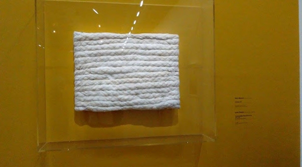 Piero Manzoni, Achrome, 1961 Mèches de fibre de verre blanche et fil de fer enroulés sur bois, 51 x 66 x 13 cm