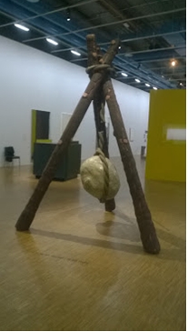 Piero Gilardi , Totem domestico 1966 - Structure en bois, polystyrène, mousse de polyuréthane, 200 X 200 X 300CM