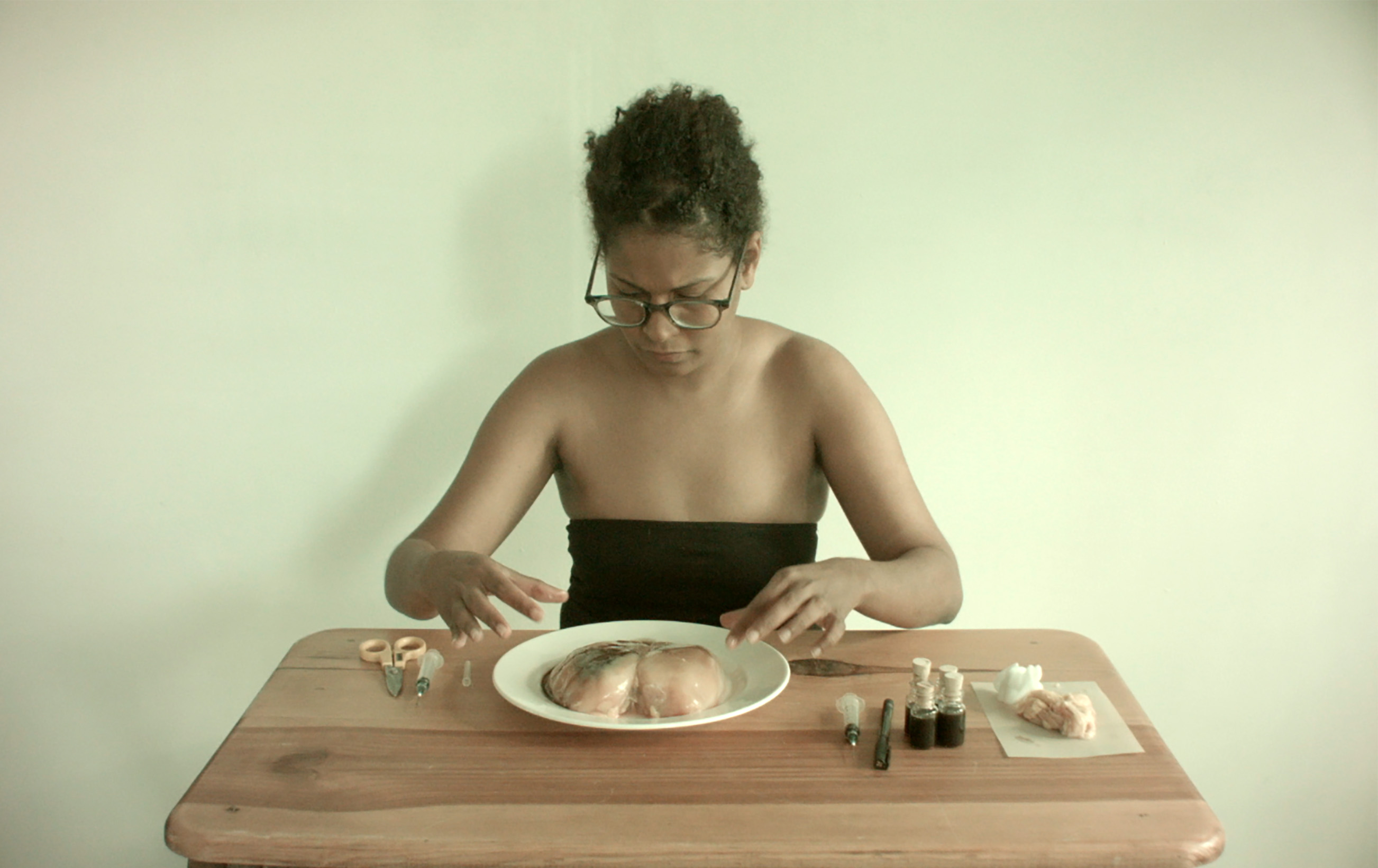 Madeline Jiménez Santil (República Dominicana). Foto cortesia artista para MAR DE ISLAS encuentro de performance del Caribe 2021