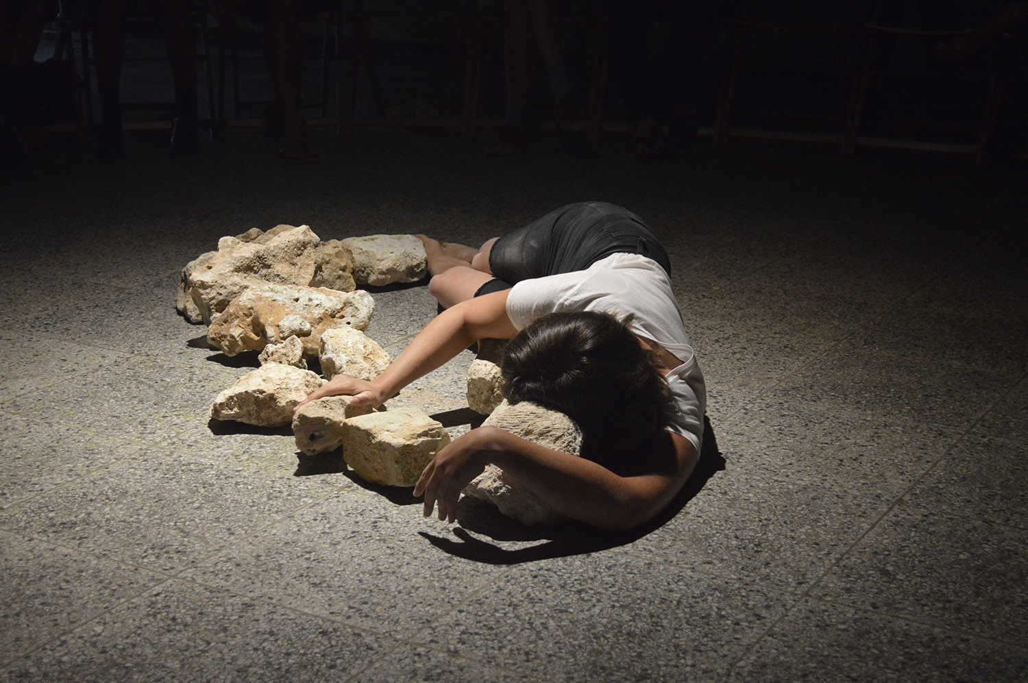 Natusha Croes (Aruba). Foto cortesia artista para MAR DE ISLAS encuentro de performance del Caribe 2021